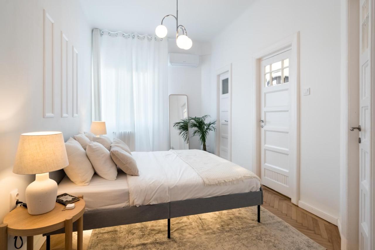 Cismigiu Serenity: 1Br Flat With Scenic Balcony Bucharest Exterior photo