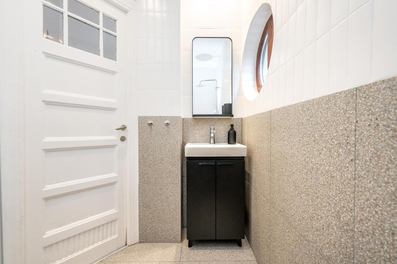 Cismigiu Serenity: 1Br Flat With Scenic Balcony Bucharest Exterior photo