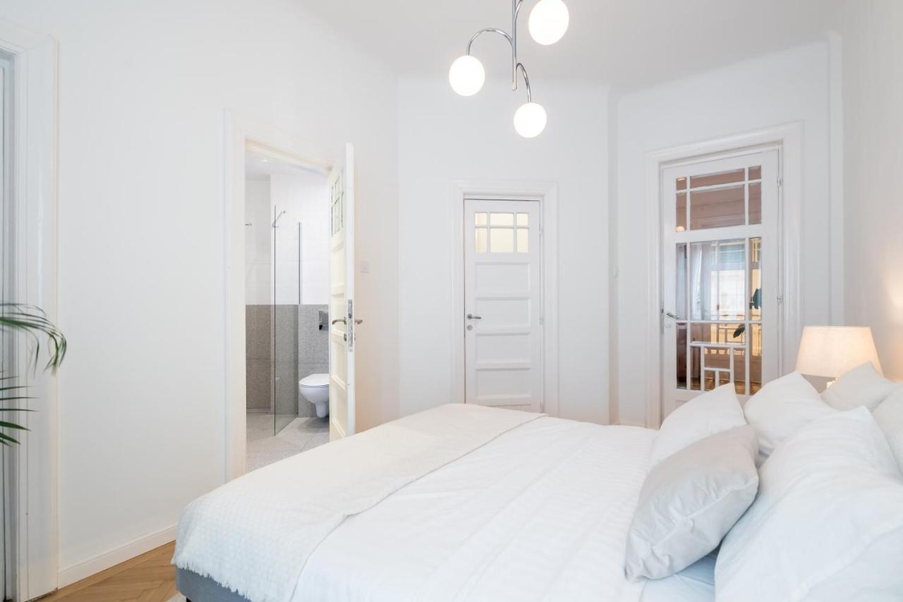 Cismigiu Serenity: 1Br Flat With Scenic Balcony Bucharest Exterior photo
