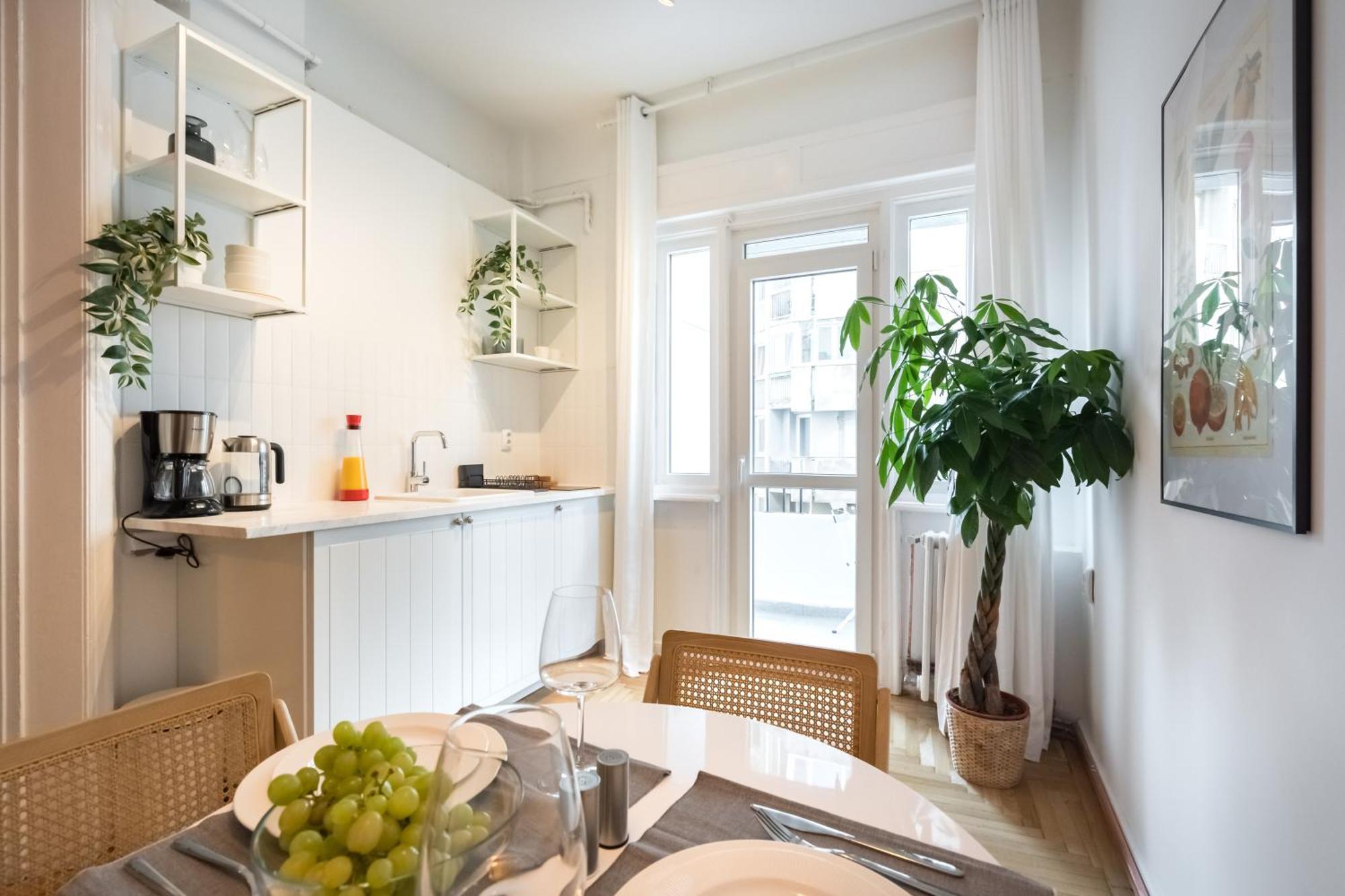 Cismigiu Serenity: 1Br Flat With Scenic Balcony Bucharest Exterior photo